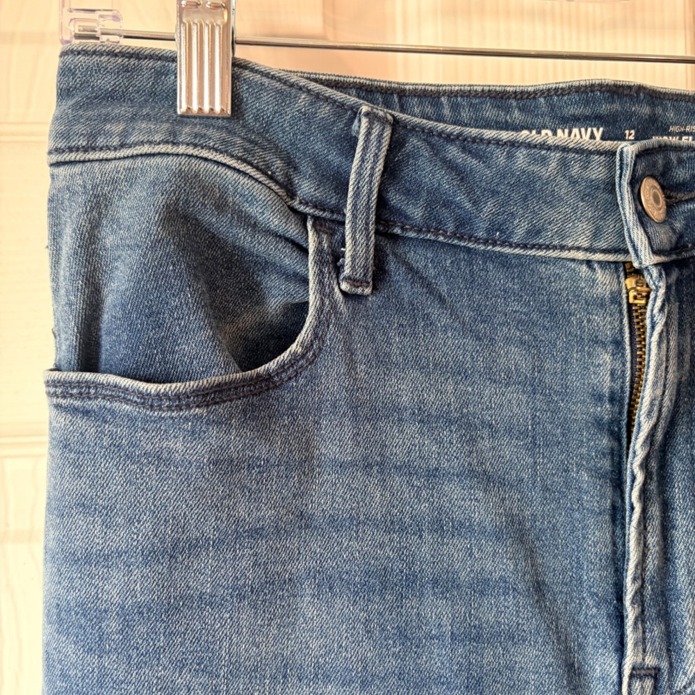Old Navy Wow Flare High Rise Jeans Womens Size 12 Medium Wash Blue Stretch Denim - Picture 2 of 7